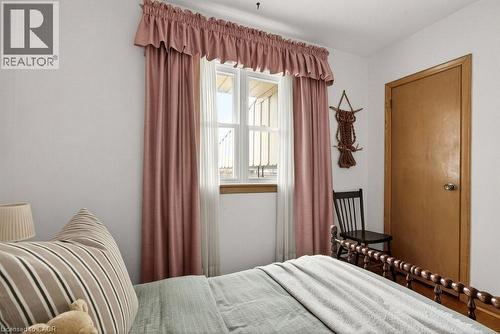 189 Hoover Crescent, Hamilton, ON - Indoor Photo Showing Bedroom