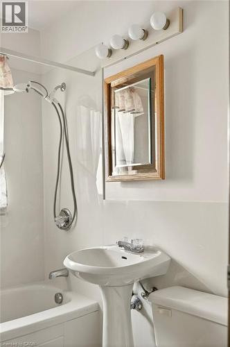 189 Hoover Crescent, Hamilton, ON - Indoor Photo Showing Bathroom