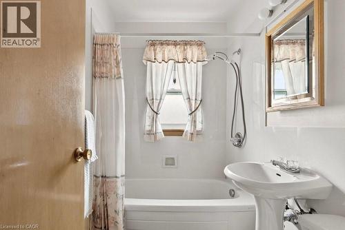 189 Hoover Crescent, Hamilton, ON - Indoor Photo Showing Bathroom