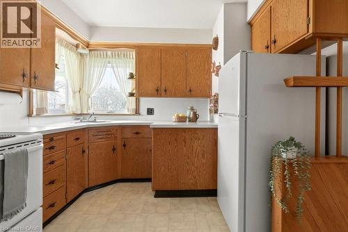 189 Hoover Crescent, Hamilton, ON - Indoor Photo Showing Kitchen