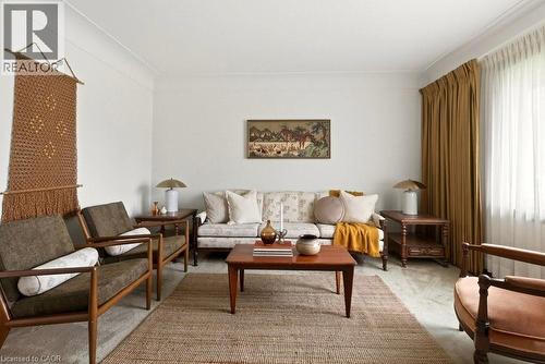 189 Hoover Crescent, Hamilton, ON - Indoor Photo Showing Living Room