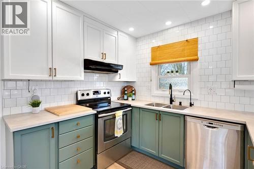 28 Macpherson Crescent, Flamborough, ON - Indoor Photo Showing Kitchen With Double Sink With Upgraded Kitchen