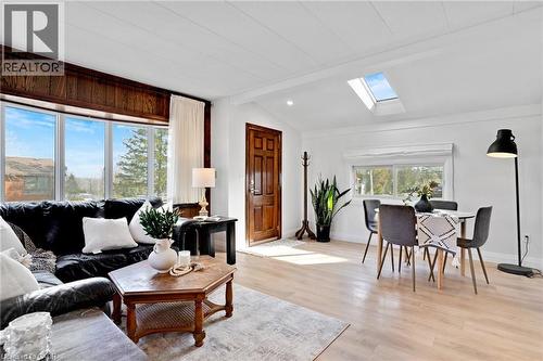28 Macpherson Crescent, Flamborough, ON - Indoor Photo Showing Living Room