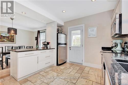 48 Hawthorne Avenue, Ottawa, ON - Indoor Photo Showing Kitchen