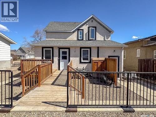 614 7Th Avenue Ne, Swift Current, SK - Outdoor With Exterior