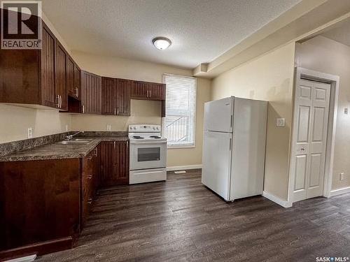 614 7Th Avenue Ne, Swift Current, SK - Indoor Photo Showing Kitchen