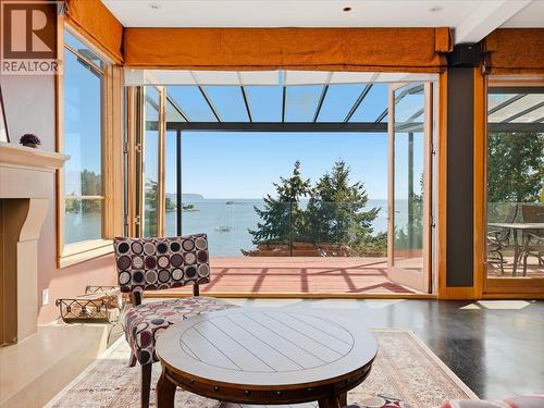 5812 Eagle Island, West Vancouver, BC - Indoor