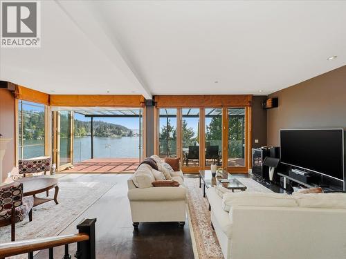 5812 Eagle Island, West Vancouver, BC - Indoor Photo Showing Living Room
