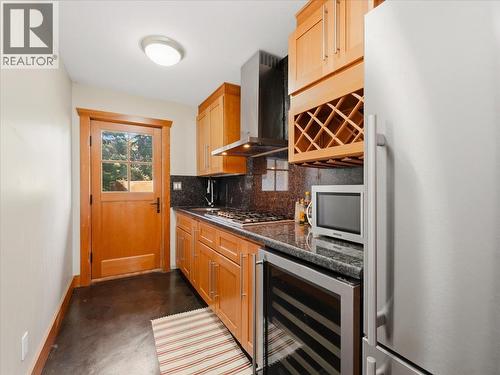 5812 Eagle Island, West Vancouver, BC - Indoor Photo Showing Kitchen