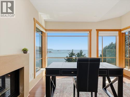5812 Eagle Island, West Vancouver, BC - Indoor With Fireplace