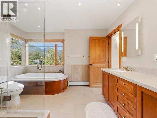 5812 Eagle Island, West Vancouver, BC - Indoor Photo Showing Bathroom
