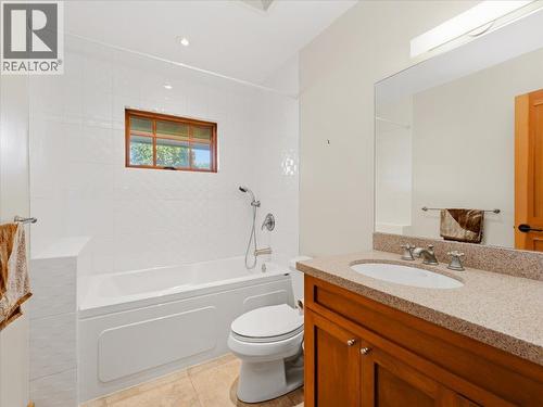 5812 Eagle Island, West Vancouver, BC - Indoor Photo Showing Bathroom