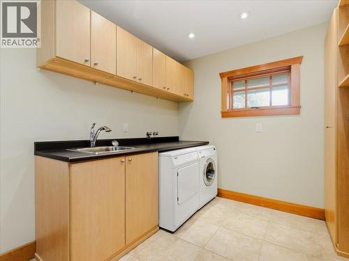 5812 Eagle Island, West Vancouver, BC - Indoor Photo Showing Laundry Room