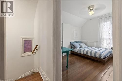 33 Oxford Street, Hamilton, ON - Indoor Photo Showing Other Room