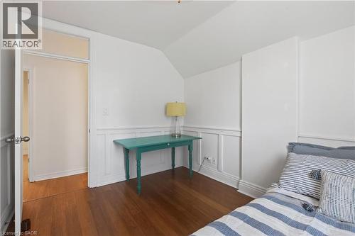 33 Oxford Street, Hamilton, ON - Indoor Photo Showing Bedroom