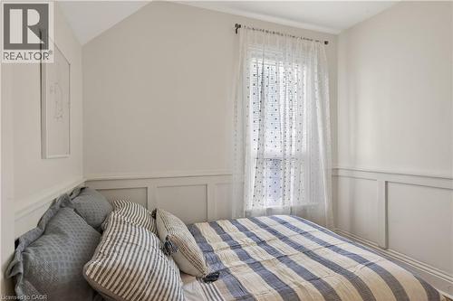 33 Oxford Street, Hamilton, ON - Indoor Photo Showing Bedroom