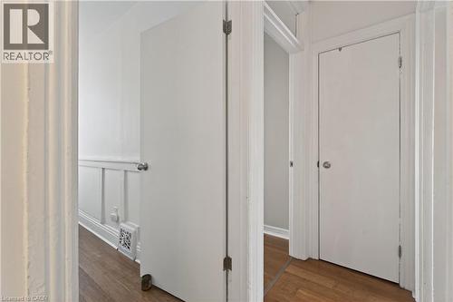 33 Oxford Street, Hamilton, ON - Indoor Photo Showing Other Room