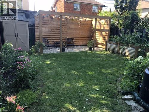 Yard in Summer - 33 Oxford Street, Hamilton, ON - Outdoor