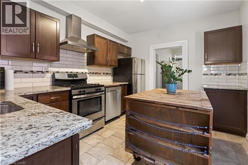 33 Oxford Street, Hamilton, ON - Indoor Photo Showing Kitchen
