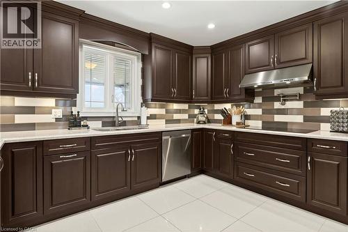 12 Aries Court, Hamilton, ON - Indoor Photo Showing Kitchen