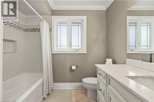 12 Aries Court, Hamilton, ON - Indoor Photo Showing Bathroom