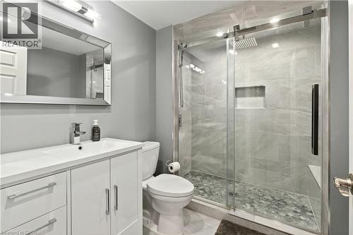 12 Aries Court, Hamilton, ON - Indoor Photo Showing Bathroom