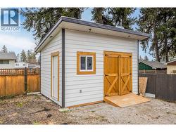 Large shed/shop space with drive through access from the front yard - 