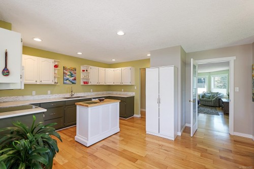 1622 Guthrie Rd, Comox, BC 