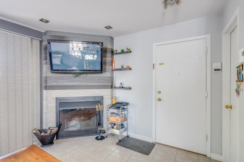 Hall d'entrée/Vestibule - 202-68 Rue Pierre-Laporte, Saint-Eustache, QC - Indoor Photo Showing Other Room With Fireplace