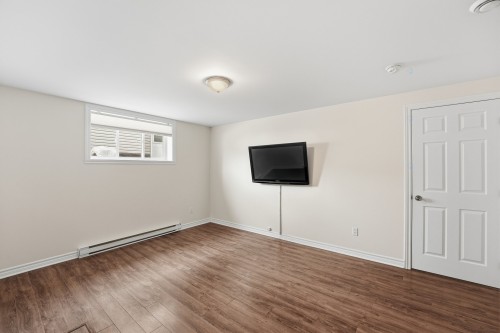 Salle familiale - 3998 Rue Mousseau, L'Assomption, QC - Indoor Photo Showing Other Room