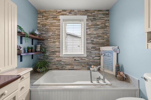 Bathroom - 77 Rue Des Abeilles, Coteau-Du-Lac, QC - Indoor Photo Showing Bathroom