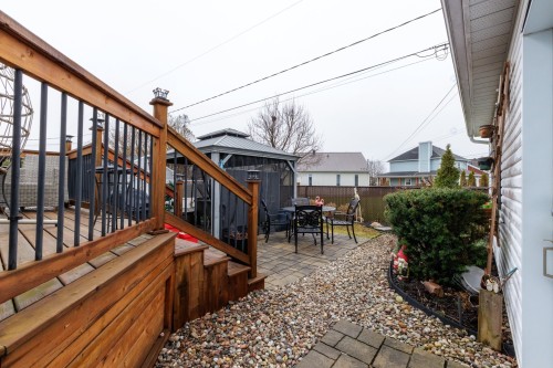 Courtyard - 77 Rue Des Abeilles, Coteau-Du-Lac, QC - Outdoor With Exterior