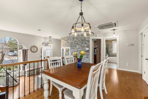 Dinette - 77 Rue Des Abeilles, Coteau-Du-Lac, QC - Indoor Photo Showing Dining Room