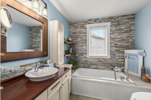 Bathroom - 77 Rue Des Abeilles, Coteau-Du-Lac, QC - Indoor Photo Showing Bathroom