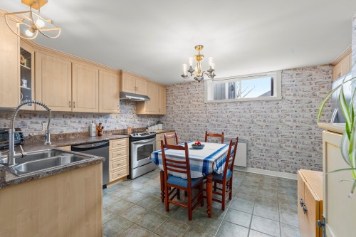 Kitchen - 77 Rue Des Abeilles, Coteau-Du-Lac, QC - Indoor Photo Showing Kitchen With Double Sink With Upgraded Kitchen