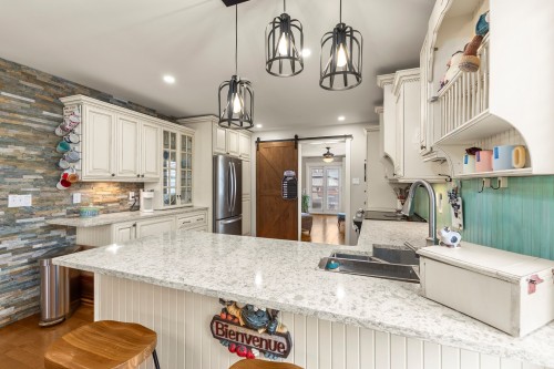 Kitchen - 77 Rue Des Abeilles, Coteau-Du-Lac, QC - Indoor Photo Showing Kitchen With Upgraded Kitchen