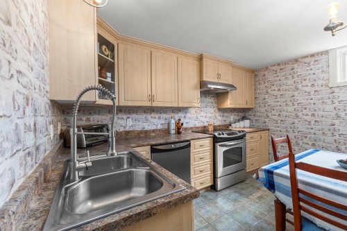 Kitchen - 77 Rue Des Abeilles, Coteau-Du-Lac, QC - Indoor Photo Showing Kitchen With Double Sink