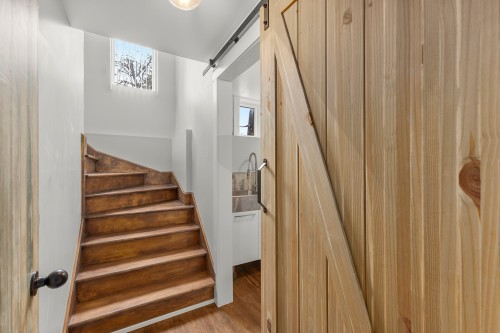 Staircase - 77 Rue Des Abeilles, Coteau-Du-Lac, QC - Indoor Photo Showing Other Room