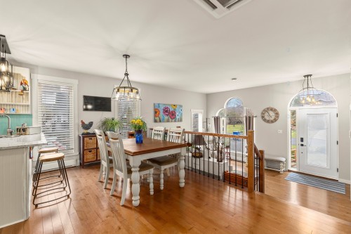 Dinette - 77 Rue Des Abeilles, Coteau-Du-Lac, QC - Indoor Photo Showing Dining Room