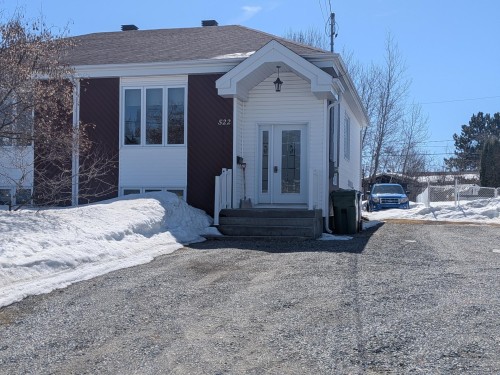 522 4e Avenue E.  Amos, QC J9T 3N7