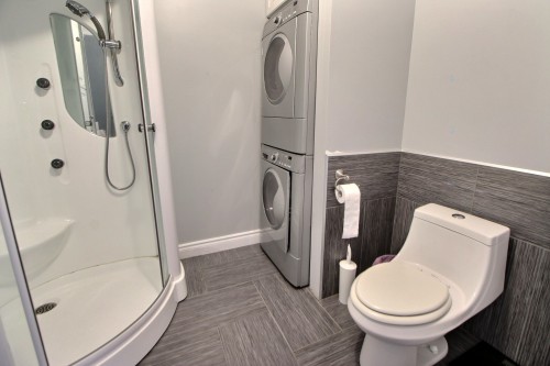 Bathroom - 522 4E Avenue E., Amos, QC - Indoor Photo Showing Laundry Room