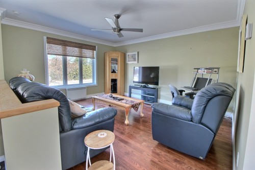 Living Room - 522 4E Avenue E., Amos, QC - Indoor Photo Showing Living Room