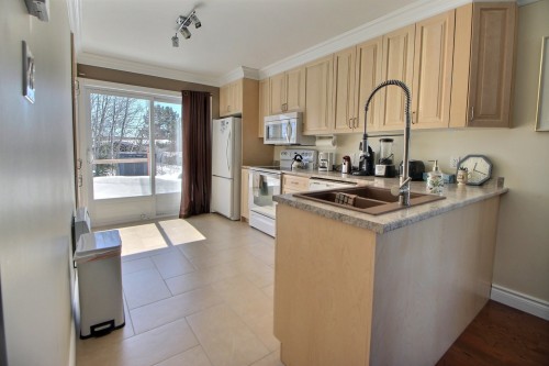 Kitchen - 522 4E Avenue E., Amos, QC - Indoor Photo Showing Kitchen With Double Sink