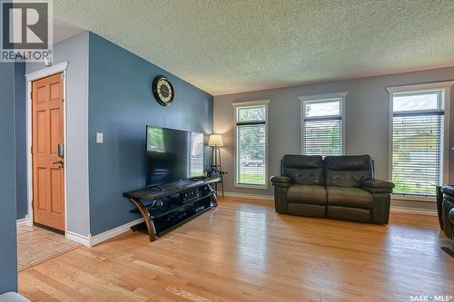 2102 Truesdale Drive E, Regina, SK - Indoor Photo Showing Living Room