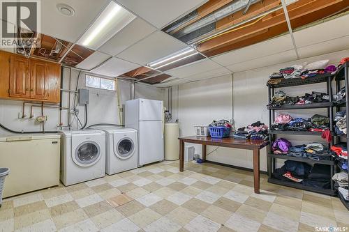 2102 Truesdale Drive E, Regina, SK - Indoor Photo Showing Laundry Room