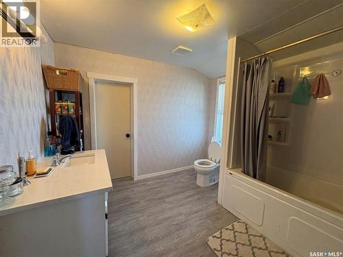 112 1St Avenue, Vibank, SK - Indoor Photo Showing Bathroom