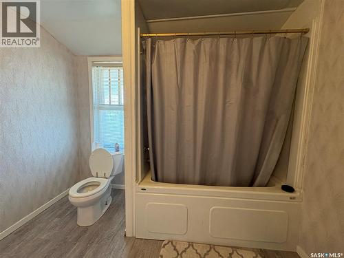 112 1St Avenue, Vibank, SK - Indoor Photo Showing Bathroom