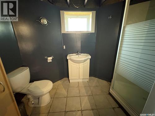 112 1St Avenue, Vibank, SK - Indoor Photo Showing Bathroom