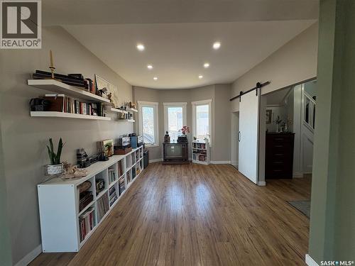 112 1St Avenue, Vibank, SK - Indoor