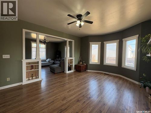 112 1St Avenue, Vibank, SK - Indoor